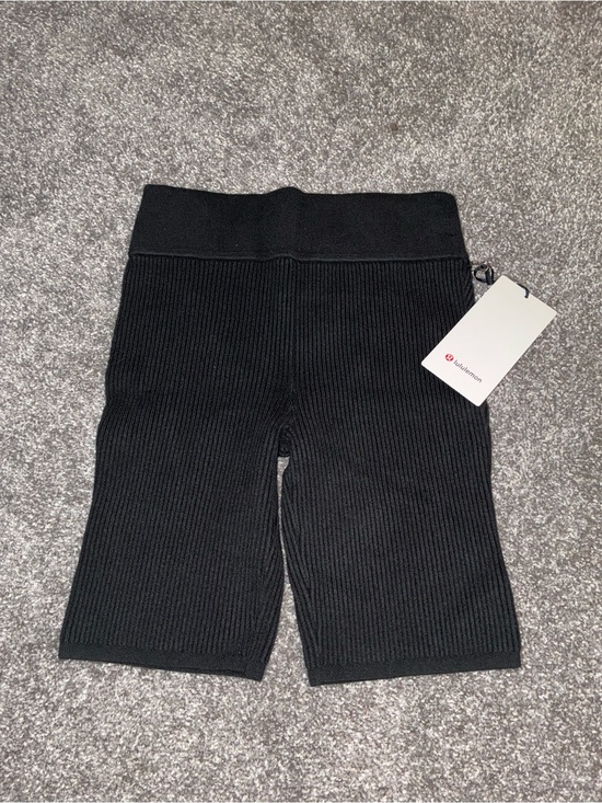 lululemon athletica Pants - NWT Lululemon Ribbed Knit High-Rise Short 8" - Black - Size 6
